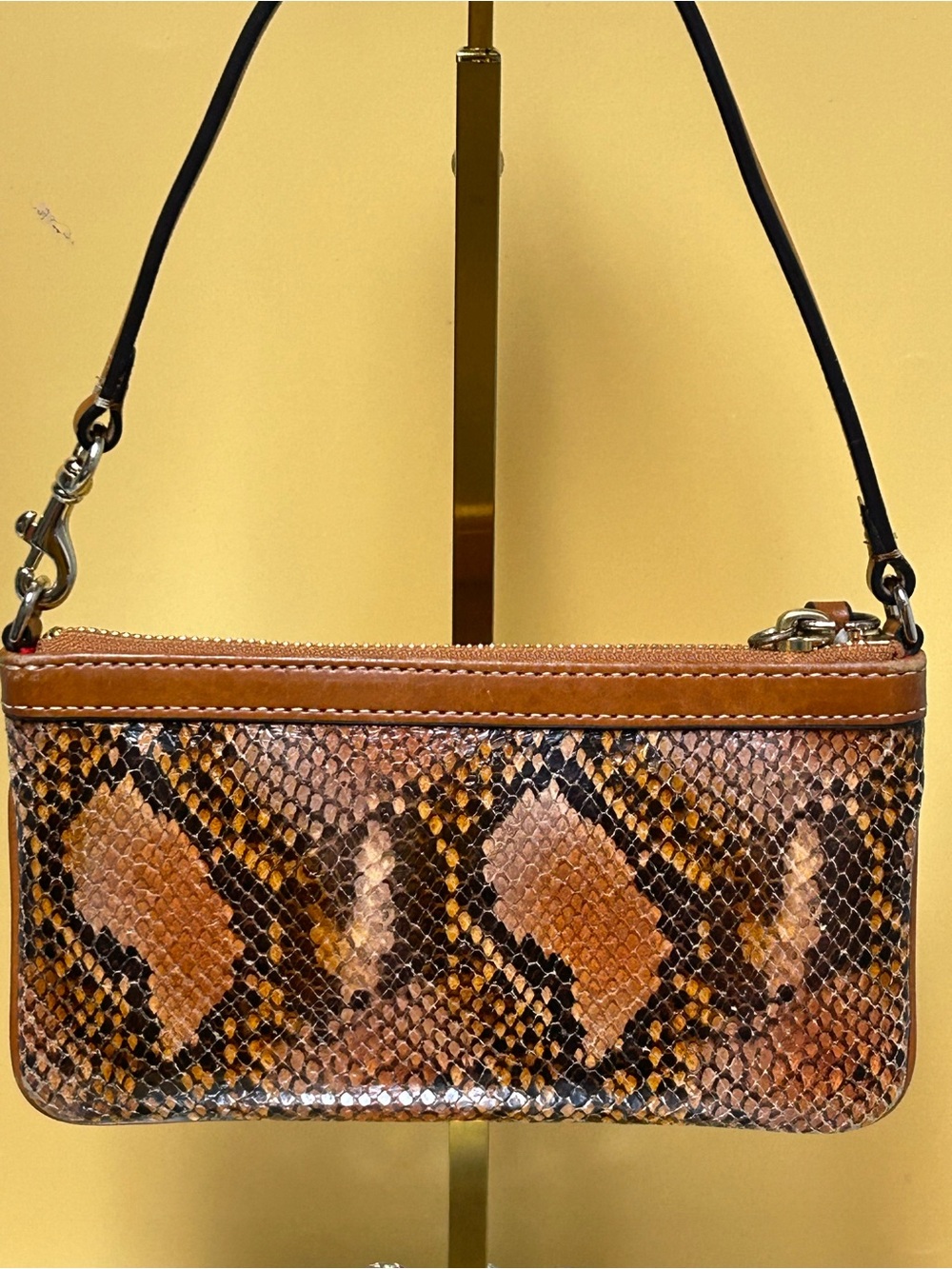 Dooney & Bourke Brown Snakeskin-Print Wristlet Approx. 7 x 4 - Picture 3 of 15
